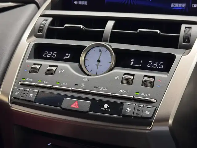 レクサス ＮＸ 300h Fスポーツ 三重県 2018(平30)年 4.1万km レッドマイカクリスタルシャイン ハイブリッド/FF/MTモード付フロアCVT/純正 10.3インチナビ/（AM/FM/CD/DVD/SDREC/SD/USB/iPod/Bluetooth/Miracast/AUX/TV）/パノラミックビューモニター（シースルービュー機能付）*/ドライブレコーダー 前方/ビルトイン ETC2.0/LEXUS Safety Sytem＋/●プリクラッシュセーフティ［PCS］（ミリ波レーダー方式）/●レーンディパーチャーアラート（ステアリング操作支援付）/●アダプティブハイビームシステム*/●レーダークルコン（全車速追従機能付）/●クリアランスソナー＆バックソナー/・ブラインドスポットモニター＆リヤクロストラフィックアラート*/など/装備/・3眼フルLEDヘッドランプ*/・AC100Vコンセント（100W）*/・本アルミ（名栗調仕上げ/シルバー）インテリア*/・ハンズフリーパワーバックドア/・本革シート（赤革）/・シートヒーター＆ベンチレーション（D/N）/・パワーシート（Dランバーサポート付8way/N8way）/・電子パーキングブレーキ＆ブレーキホールド/・雨滴感応式フロントワイパー/・アクティブサウンドコントロール（ASC）/・純正18inAW/など/*…メーカーOP