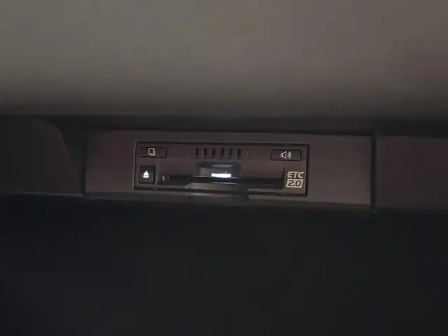 レクサス ＮＸ 300h Fスポーツ 三重県 2018(平30)年 4.1万km レッドマイカクリスタルシャイン ハイブリッド/FF/MTモード付フロアCVT/純正 10.3インチナビ/（AM/FM/CD/DVD/SDREC/SD/USB/iPod/Bluetooth/Miracast/AUX/TV）/パノラミックビューモニター（シースルービュー機能付）*/ドライブレコーダー 前方/ビルトイン ETC2.0/LEXUS Safety Sytem＋/●プリクラッシュセーフティ［PCS］（ミリ波レーダー方式）/●レーンディパーチャーアラート（ステアリング操作支援付）/●アダプティブハイビームシステム*/●レーダークルコン（全車速追従機能付）/●クリアランスソナー＆バックソナー/・ブラインドスポットモニター＆リヤクロストラフィックアラート*/など/装備/・3眼フルLEDヘッドランプ*/・AC100Vコンセント（100W）*/・本アルミ（名栗調仕上げ/シルバー）インテリア*/・ハンズフリーパワーバックドア/・本革シート（赤革）/・シートヒーター＆ベンチレーション（D/N）/・パワーシート（Dランバーサポート付8way/N8way）/・電子パーキングブレーキ＆ブレーキホールド/・雨滴感応式フロントワイパー/・アクティブサウンドコントロール（ASC）/・純正18inAW/など/*…メーカーOP