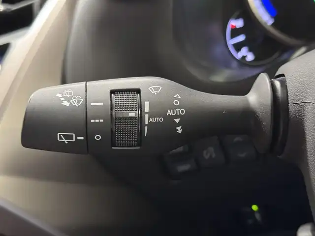 レクサス ＮＸ 300h Fスポーツ 三重県 2018(平30)年 4.1万km レッドマイカクリスタルシャイン ハイブリッド/FF/MTモード付フロアCVT/純正 10.3インチナビ/（AM/FM/CD/DVD/SDREC/SD/USB/iPod/Bluetooth/Miracast/AUX/TV）/パノラミックビューモニター（シースルービュー機能付）*/ドライブレコーダー 前方/ビルトイン ETC2.0/LEXUS Safety Sytem＋/●プリクラッシュセーフティ［PCS］（ミリ波レーダー方式）/●レーンディパーチャーアラート（ステアリング操作支援付）/●アダプティブハイビームシステム*/●レーダークルコン（全車速追従機能付）/●クリアランスソナー＆バックソナー/・ブラインドスポットモニター＆リヤクロストラフィックアラート*/など/装備/・3眼フルLEDヘッドランプ*/・AC100Vコンセント（100W）*/・本アルミ（名栗調仕上げ/シルバー）インテリア*/・ハンズフリーパワーバックドア/・本革シート（赤革）/・シートヒーター＆ベンチレーション（D/N）/・パワーシート（Dランバーサポート付8way/N8way）/・電子パーキングブレーキ＆ブレーキホールド/・雨滴感応式フロントワイパー/・アクティブサウンドコントロール（ASC）/・純正18inAW/など/*…メーカーOP