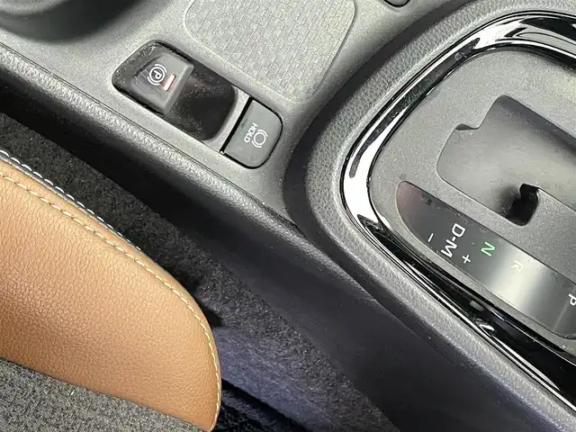 トヨタ ヤリスクロス Z アドベンチャー 福井県 2023(令5)年 1.6万km ブラックマイカ 純正ディーラーオプションナビ/アラウンドビューモニター/パワ－バックドア/ハーフレザーシート/シートヒーター/ハンドルヒーター/ブラインドスポットモニター/純正ドライブレコーダー/ビルトインＥＴＣ/トヨタセーフティセンス