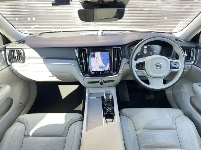ボルボ Ｖ６０ B5 インスクリプション 三重県 2022(令4)年 1.8万km クリスタルホワイトP ワンオーナー/ラグジュアリーパッケージ/クライメイトパッケージ/サンルーフ　/Ｂｏｗｅｒｓ＆Ｗｉｌｋｉｎｓ　/全席シートヒーター　/ステアリングヒーター　/純正ナビ　/全方位カメラ　/カープレイ　/ＥＴＣ　/シートベンチレーション　/純正１８インチアルミ　/パイロットアシスト　/ＬＥＤ