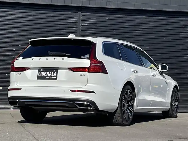 ボルボ Ｖ６０ B5 インスクリプション 三重県 2022(令4)年 1.8万km クリスタルホワイトP ワンオーナー/ラグジュアリーパッケージ/クライメイトパッケージ/サンルーフ　/Ｂｏｗｅｒｓ＆Ｗｉｌｋｉｎｓ　/全席シートヒーター　/ステアリングヒーター　/純正ナビ　/全方位カメラ　/カープレイ　/ＥＴＣ　/シートベンチレーション　/純正１８インチアルミ　/パイロットアシスト　/ＬＥＤ