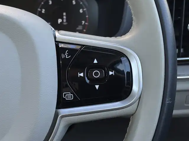 ボルボ Ｖ６０ B5 インスクリプション 三重県 2022(令4)年 1.8万km クリスタルホワイトP ワンオーナー/ラグジュアリーパッケージ/クライメイトパッケージ/サンルーフ　/Ｂｏｗｅｒｓ＆Ｗｉｌｋｉｎｓ　/全席シートヒーター　/ステアリングヒーター　/純正ナビ　/全方位カメラ　/カープレイ　/ＥＴＣ　/シートベンチレーション　/純正１８インチアルミ　/パイロットアシスト　/ＬＥＤ