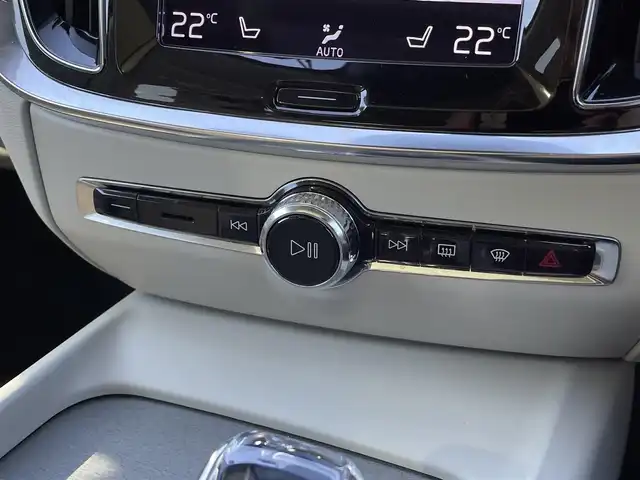 ボルボ Ｖ６０ B5 インスクリプション 三重県 2022(令4)年 1.8万km クリスタルホワイトP ワンオーナー/ラグジュアリーパッケージ/クライメイトパッケージ/サンルーフ　/Ｂｏｗｅｒｓ＆Ｗｉｌｋｉｎｓ　/全席シートヒーター　/ステアリングヒーター　/純正ナビ　/全方位カメラ　/カープレイ　/ＥＴＣ　/シートベンチレーション　/純正１８インチアルミ　/パイロットアシスト　/ＬＥＤ