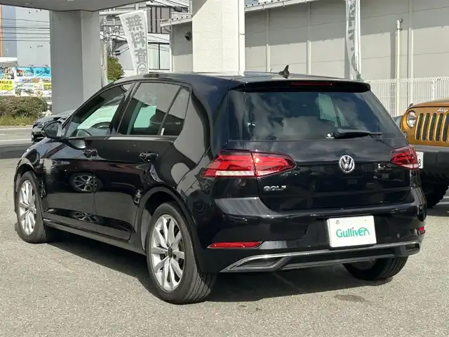 フォルクスワーゲン ゴルフ TSIコンフォートライン 福岡県 2019(令1)年 5.6万km 黒 ワンオーナー/デジタルメータークラスター（Active Info Display)/Volkswagen純正インフォテイメントシステム（Discover Pro）/・Apple Car Play/・android Auto/・Bluetooth接続/ACC（全車速追従機能付）/レーンキープアシストシステム/ドライブレコーダー/プリクラッシュブレーキシステム/プロアクティブ・オキュパント・プロテクション/プッシュスタート/ETC2.0/バックカメラ/フルセグテレビ/ビルトインETC/Bluetooth接続/純正アルミホイール/純正フロアマット/LEDヘッドライト/オートライト/アイドリングストップ