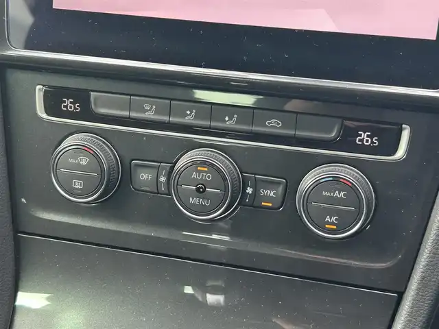 フォルクスワーゲン ゴルフ TSIコンフォートライン 福岡県 2019(令1)年 5.6万km 黒 ワンオーナー/デジタルメータークラスター（Active Info Display)/Volkswagen純正インフォテイメントシステム（Discover Pro）/・Apple Car Play/・android Auto/・Bluetooth接続/ACC（全車速追従機能付）/レーンキープアシストシステム/ドライブレコーダー/プリクラッシュブレーキシステム/プロアクティブ・オキュパント・プロテクション/プッシュスタート/ETC2.0/バックカメラ/フルセグテレビ/ビルトインETC/Bluetooth接続/純正アルミホイール/純正フロアマット/LEDヘッドライト/オートライト/アイドリングストップ