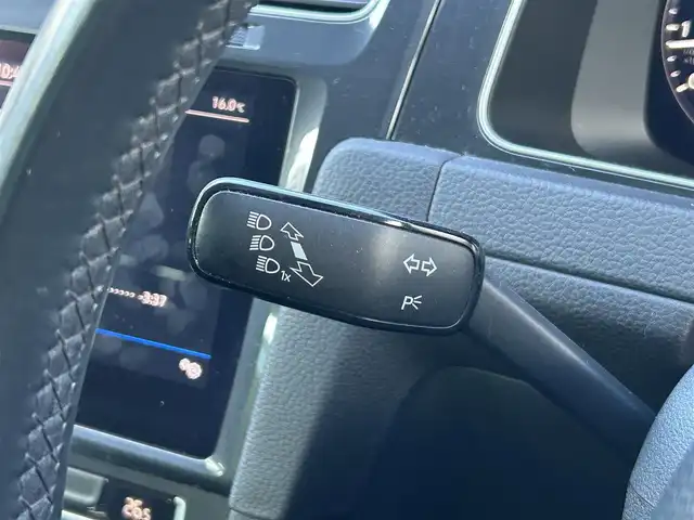 フォルクスワーゲン ゴルフ TSIコンフォートライン 福岡県 2019(令1)年 5.6万km 黒 ワンオーナー/デジタルメータークラスター（Active Info Display)/Volkswagen純正インフォテイメントシステム（Discover Pro）/・Apple Car Play/・android Auto/・Bluetooth接続/ACC（全車速追従機能付）/レーンキープアシストシステム/ドライブレコーダー/プリクラッシュブレーキシステム/プロアクティブ・オキュパント・プロテクション/プッシュスタート/ETC2.0/バックカメラ/フルセグテレビ/ビルトインETC/Bluetooth接続/純正アルミホイール/純正フロアマット/LEDヘッドライト/オートライト/アイドリングストップ