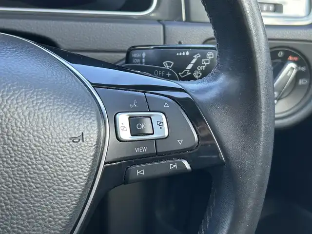 フォルクスワーゲン ゴルフ TSIコンフォートライン 福岡県 2019(令1)年 5.6万km 黒 ワンオーナー/デジタルメータークラスター（Active Info Display)/Volkswagen純正インフォテイメントシステム（Discover Pro）/・Apple Car Play/・android Auto/・Bluetooth接続/ACC（全車速追従機能付）/レーンキープアシストシステム/ドライブレコーダー/プリクラッシュブレーキシステム/プロアクティブ・オキュパント・プロテクション/プッシュスタート/ETC2.0/バックカメラ/フルセグテレビ/ビルトインETC/Bluetooth接続/純正アルミホイール/純正フロアマット/LEDヘッドライト/オートライト/アイドリングストップ