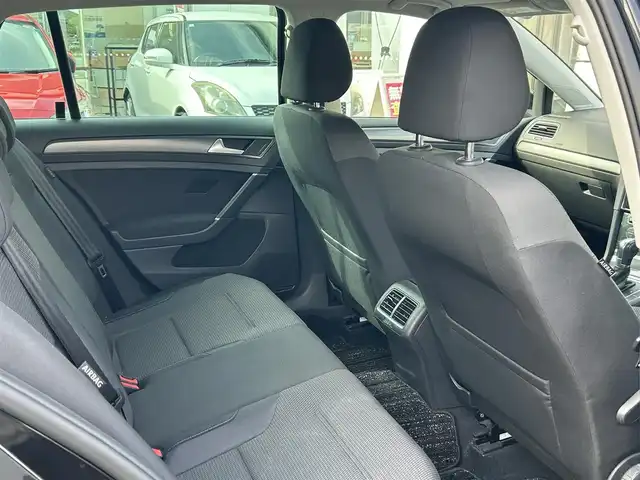 フォルクスワーゲン ゴルフ TSIコンフォートライン 福岡県 2019(令1)年 5.6万km 黒 ワンオーナー/デジタルメータークラスター（Active Info Display)/Volkswagen純正インフォテイメントシステム（Discover Pro）/・Apple Car Play/・android Auto/・Bluetooth接続/ACC（全車速追従機能付）/レーンキープアシストシステム/ドライブレコーダー/プリクラッシュブレーキシステム/プロアクティブ・オキュパント・プロテクション/プッシュスタート/ETC2.0/バックカメラ/フルセグテレビ/ビルトインETC/Bluetooth接続/純正アルミホイール/純正フロアマット/LEDヘッドライト/オートライト/アイドリングストップ