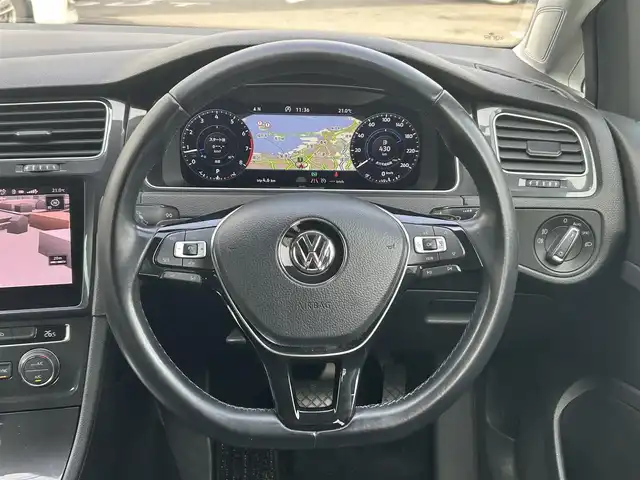 フォルクスワーゲン ゴルフ TSIコンフォートライン 福岡県 2019(令1)年 5.6万km 黒 ワンオーナー/デジタルメータークラスター（Active Info Display)/Volkswagen純正インフォテイメントシステム（Discover Pro）/・Apple Car Play/・android Auto/・Bluetooth接続/ACC（全車速追従機能付）/レーンキープアシストシステム/ドライブレコーダー/プリクラッシュブレーキシステム/プロアクティブ・オキュパント・プロテクション/プッシュスタート/ETC2.0/バックカメラ/フルセグテレビ/ビルトインETC/Bluetooth接続/純正アルミホイール/純正フロアマット/LEDヘッドライト/オートライト/アイドリングストップ