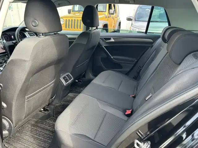 フォルクスワーゲン ゴルフ TSIコンフォートライン 福岡県 2019(令1)年 5.6万km 黒 ワンオーナー/デジタルメータークラスター（Active Info Display)/Volkswagen純正インフォテイメントシステム（Discover Pro）/・Apple Car Play/・android Auto/・Bluetooth接続/ACC（全車速追従機能付）/レーンキープアシストシステム/ドライブレコーダー/プリクラッシュブレーキシステム/プロアクティブ・オキュパント・プロテクション/プッシュスタート/ETC2.0/バックカメラ/フルセグテレビ/ビルトインETC/Bluetooth接続/純正アルミホイール/純正フロアマット/LEDヘッドライト/オートライト/アイドリングストップ