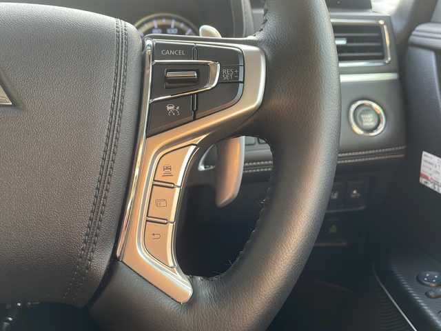 三菱 デリカＤ：５ シャモニー 秋田県 2025(令7)年 1.3万km ホワイトダイヤモンド 4WD/フリップダウンモニター/アルパインナビ/　　CD/DVD/BT/フルセグTV/バックカメラ/両側パワースライドドア/電動リアゲート/レーダークルーズコントロール/LEDオートライト/ハーフレザーシート/前席シートヒーター/運転席パワーシート/純正18インチアルミホイール/ルーフキャリア/ステアリングヒーター/パドルシフト/USBポート/スマートキー/ビルトインETC