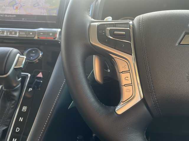 三菱 デリカＤ：５ シャモニー 秋田県 2025(令7)年 1.3万km ホワイトダイヤモンド 4WD/フリップダウンモニター/アルパインナビ/　　CD/DVD/BT/フルセグTV/バックカメラ/両側パワースライドドア/電動リアゲート/レーダークルーズコントロール/LEDオートライト/ハーフレザーシート/前席シートヒーター/運転席パワーシート/純正18インチアルミホイール/ルーフキャリア/ステアリングヒーター/パドルシフト/USBポート/スマートキー/ビルトインETC