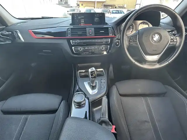 ＢＭＷ １１８ｉ スポーツ 愛知県 2018(平30)年 10.1万km サファイアブラックP 純正HDDナビ(FM/AM/CD/DVD/USB)/インテリジェントセーフ/パーク・ディスタンス・コントロール/バックカメラ/ターボ/HIDヘッドライト/フォグランプ/純正AW16インチ/電動格納ミラー/純正フロアマット/アイドリングストップ/ETC/プッシュスタート/リモコンキー・スペアキー１本/ステアリングリモコン/ABS/取扱説明書・保証書