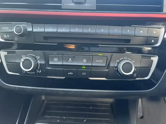 ＢＭＷ １１８ｉ スポーツ 愛知県 2018(平30)年 10.1万km サファイアブラックP 純正HDDナビ(FM/AM/CD/DVD/USB)/インテリジェントセーフ/パーク・ディスタンス・コントロール/バックカメラ/ターボ/HIDヘッドライト/フォグランプ/純正AW16インチ/電動格納ミラー/純正フロアマット/アイドリングストップ/ETC/プッシュスタート/リモコンキー・スペアキー１本/ステアリングリモコン/ABS/取扱説明書・保証書