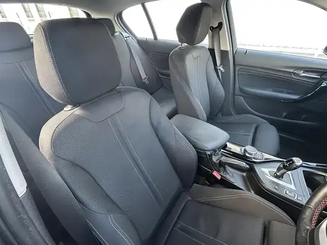 ＢＭＷ １１８ｉ スポーツ 愛知県 2018(平30)年 10.1万km サファイアブラックP 純正HDDナビ(FM/AM/CD/DVD/USB)/インテリジェントセーフ/パーク・ディスタンス・コントロール/バックカメラ/ターボ/HIDヘッドライト/フォグランプ/純正AW16インチ/電動格納ミラー/純正フロアマット/アイドリングストップ/ETC/プッシュスタート/リモコンキー・スペアキー１本/ステアリングリモコン/ABS/取扱説明書・保証書