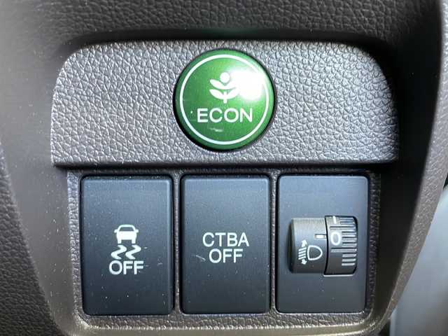 ホンダ Ｎ ＯＮＥ スタンダード ローダウン 愛媛県 2019(令1)年 5.6万km ルナシルバーM 前後コーナーセンサー/社外ポータブルナビ/社外オーディオ(DEH-380)/ETC/衝突軽減システム/スマートキー/社外アルミホイール/プッシュスタート/フロアマット/スペアキー