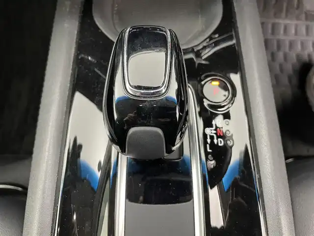 ホンダ ヴェゼル ハイブリッド Z ホンダセンシング 富山県 2019(令1)年 6.5万km クリスタルブラックパール 純正ナビ（AM/FM/CD/DVD/USB/BT）/フルセグTV/バックカメラ/寒冷地仕様/ホンダセンシング/衝突軽減ブレーキ〈CMBS〉/アダプティブ・クルーズ・コントロール/車線維持支援システム/標識認識機能/社外16インチAW/純正17インチAW付きサマータイヤ積込（2mm）/LEDヘッドライト/LEDフォグランプ/オートライト/ハーフレザーシート/前席シートヒーター/ドライブレコーダー前後/ビルトインETC/パドルシフト/プッシュスタート/アイドリングストップ/純正フロアマット/保証書