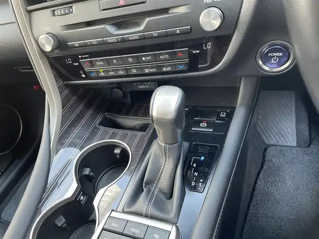 レクサス ＲＸ 450h バージョンL 滋賀県 2020(令2)年 4.8万km ソニッククォーツ ガソリン/4WD/CVT/純正メーカーナビ/【AM・FM/USB/Bluetooth/SD/TV】/バックカメラ　【全方位】/レザーシート/運転席・助手席　シートヒーター/エアーシート/全席　パワーシート/ETC2.0/ドライブレコーダー/ヘッドアップディスプレイ/ステアリングヒーター/パワーバックドア/レーントレーシングアシスト/プリクラッシュセーフティー/ブラインドスポットモニター/パーキングサポートアシスト/コーナーセンサー/クルーズコントロール/パーキングサポートブレーキ/ロードサインアシスト/横滑り防止システム/LEDヘッドライト/オートマチックハイビーム/オートライト/プッシュスタート/スマートキー/電格ウインカーミラー/ステアリングスイッチ/革巻きステアリング