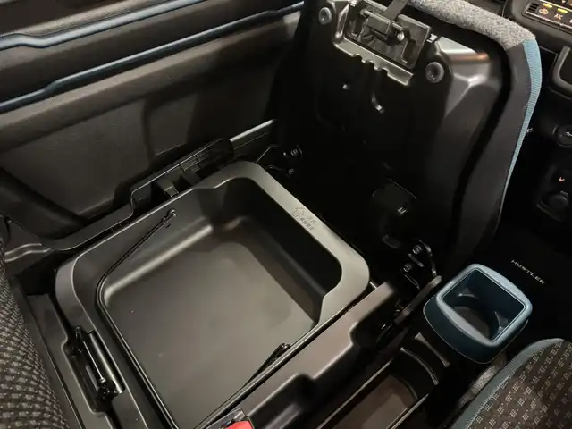 スズキ ハスラー HYBRID X 三重県 2020(令2)年 7.3万km デニムブルー ガンメタリック 2トーン マイルドハイブリッド/FF/インパネCVT/【OP】純正 9インチメモリーナビ/（CD/DVD/TV/FM/AM/Bluetooth/USB/iPod/SmartPhoneLink/AppleCarPlay/AndroidAuto）/【OP】全方位モニター/スズキセーフティサポート/・デュアルカメラブレーキサポート/・車線逸脱警報機能／ふらつき警報機能/・リヤパーキングセンサー/・標識認識機能（車両進入禁止、はみ出し通行禁止、最高速度、一時停止）/・先行車発進お知らせ機能/など/装備/・シートヒーター（D/N）/・オートエアコン/・オートライト/・LED ヘッドランプ＋フロントフォグランプ/・ハイビームアシスト/・ステアリングスイッチ/・プッシュスタート/・電動格納ドアミラー（ウインカーランプ付）/・純正15inAW/・保/・スマートキーx2/など