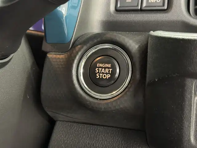 スズキ ハスラー HYBRID X 三重県 2020(令2)年 7.3万km デニムブルー ガンメタリック 2トーン マイルドハイブリッド/FF/インパネCVT/【OP】純正 9インチメモリーナビ/（CD/DVD/TV/FM/AM/Bluetooth/USB/iPod/SmartPhoneLink/AppleCarPlay/AndroidAuto）/【OP】全方位モニター/スズキセーフティサポート/・デュアルカメラブレーキサポート/・車線逸脱警報機能／ふらつき警報機能/・リヤパーキングセンサー/・標識認識機能（車両進入禁止、はみ出し通行禁止、最高速度、一時停止）/・先行車発進お知らせ機能/など/装備/・シートヒーター（D/N）/・オートエアコン/・オートライト/・LED ヘッドランプ＋フロントフォグランプ/・ハイビームアシスト/・ステアリングスイッチ/・プッシュスタート/・電動格納ドアミラー（ウインカーランプ付）/・純正15inAW/・保/・スマートキーx2/など
