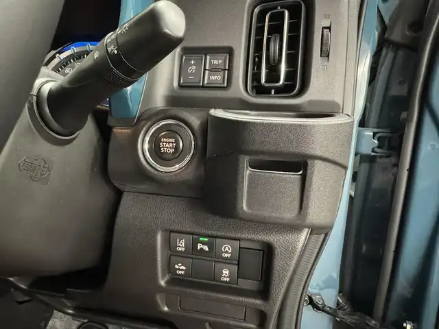 スズキ ハスラー HYBRID X 三重県 2020(令2)年 7.3万km デニムブルー ガンメタリック 2トーン マイルドハイブリッド/FF/インパネCVT/【OP】純正 9インチメモリーナビ/（CD/DVD/TV/FM/AM/Bluetooth/USB/iPod/SmartPhoneLink/AppleCarPlay/AndroidAuto）/【OP】全方位モニター/スズキセーフティサポート/・デュアルカメラブレーキサポート/・車線逸脱警報機能／ふらつき警報機能/・リヤパーキングセンサー/・標識認識機能（車両進入禁止、はみ出し通行禁止、最高速度、一時停止）/・先行車発進お知らせ機能/など/装備/・シートヒーター（D/N）/・オートエアコン/・オートライト/・LED ヘッドランプ＋フロントフォグランプ/・ハイビームアシスト/・ステアリングスイッチ/・プッシュスタート/・電動格納ドアミラー（ウインカーランプ付）/・純正15inAW/・保/・スマートキーx2/など