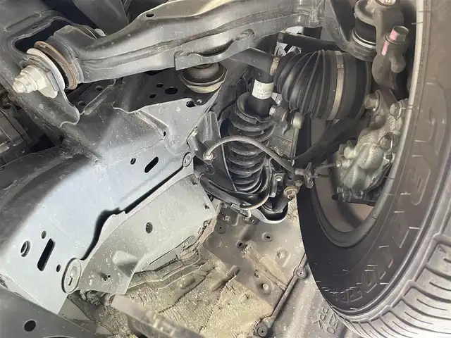 トヨタ ランドクルーザー プラド TX Lパッケージ 滋賀県 2023(令5)年 2.2万km ホワイトパールクリスタルシャイン 4WD/サンルーフ/モデリスタエアロ/オールシーズンタイヤ/ルーフレール/社外9インチナビ【AVIC-CQ912】/（AM/FM/フルセグ/CD/DVD/Bluetooth/HDMI/USB/AUX）/バックカメラ/ビルトインETC/トヨタセーフティセンス/・踏み間違い防止アシスト	/・ブレーキアシスト/・衝突軽減装置/・ヒルスタート（坂道発進）アシスト/・前方衝突防止支援システム/・ABS（アンチロックブレーキシステム）	/・TCS（トラクションコントロールシステム）/・VDC（ビークルダイナミクスコントロール）/・ASCD（オートスピードコントロール装置）/・標識検知機能/・コーナーセンサー/運転席・助手席シートヒーター/運転席・助手席シートベンチレーション/ベージュ革シート/パワーシート/メモリーシート/電動格納ミラー/ステアリングスイッチ/オートライト/オートハイビーム/LEDヘッドライト/フロントフォグ/フルオートエアコン/プッシュスタート/スマートキー/純正フロアマット積込/純正シフトノブ積込