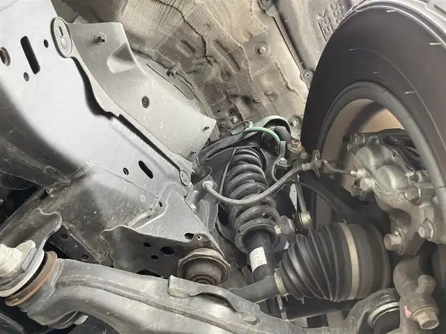 トヨタ ランドクルーザー プラド TX Lパッケージ 滋賀県 2023(令5)年 2.2万km ホワイトパールクリスタルシャイン 4WD/サンルーフ/モデリスタエアロ/オールシーズンタイヤ/ルーフレール/社外9インチナビ【AVIC-CQ912】/（AM/FM/フルセグ/CD/DVD/Bluetooth/HDMI/USB/AUX）/バックカメラ/ビルトインETC/トヨタセーフティセンス/・踏み間違い防止アシスト	/・ブレーキアシスト/・衝突軽減装置/・ヒルスタート（坂道発進）アシスト/・前方衝突防止支援システム/・ABS（アンチロックブレーキシステム）	/・TCS（トラクションコントロールシステム）/・VDC（ビークルダイナミクスコントロール）/・ASCD（オートスピードコントロール装置）/・標識検知機能/・コーナーセンサー/運転席・助手席シートヒーター/運転席・助手席シートベンチレーション/ベージュ革シート/パワーシート/メモリーシート/電動格納ミラー/ステアリングスイッチ/オートライト/オートハイビーム/LEDヘッドライト/フロントフォグ/フルオートエアコン/プッシュスタート/スマートキー/純正フロアマット積込/純正シフトノブ積込