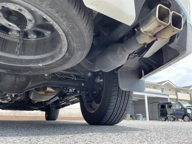 トヨタ ランドクルーザー プラド TX Lパッケージ 滋賀県 2023(令5)年 2.2万km ホワイトパールクリスタルシャイン 4WD/サンルーフ/モデリスタエアロ/オールシーズンタイヤ/ルーフレール/社外9インチナビ【AVIC-CQ912】/（AM/FM/フルセグ/CD/DVD/Bluetooth/HDMI/USB/AUX）/バックカメラ/ビルトインETC/トヨタセーフティセンス/・踏み間違い防止アシスト	/・ブレーキアシスト/・衝突軽減装置/・ヒルスタート（坂道発進）アシスト/・前方衝突防止支援システム/・ABS（アンチロックブレーキシステム）	/・TCS（トラクションコントロールシステム）/・VDC（ビークルダイナミクスコントロール）/・ASCD（オートスピードコントロール装置）/・標識検知機能/・コーナーセンサー/運転席・助手席シートヒーター/運転席・助手席シートベンチレーション/ベージュ革シート/パワーシート/メモリーシート/電動格納ミラー/ステアリングスイッチ/オートライト/オートハイビーム/LEDヘッドライト/フロントフォグ/フルオートエアコン/プッシュスタート/スマートキー/純正フロアマット積込/純正シフトノブ積込