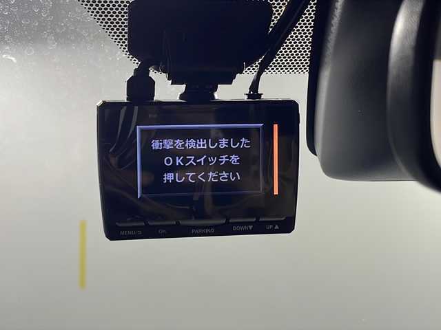 トヨタ ノア ハイブリッド Si ダブルバイビー 沖縄県 2018(平30)年 8.2万km ホワイトパールクリスタルシャイン 禁煙車　/７人乗り　/純正９インチナビ　/（フルセグＴＶ　ＣＤ　ＤＶＤ　Ｂｌｕｅｔｏｏｔｈ）　/純正フリップダウンモニター　/両側パワースライドドア　/前後ドライブレコーダー　/ビルトインＥＴＣ２．０/トヨタセーフティセンス/・プリクラッシュセーフティ/・レーンディパーチャーアラート/・オートマチックハイビーム/クルーズコントロール/ステアリングスイッチ/ハーフレザーシート/シートヒーター/LEDヘッドライト/純正アルミホイール