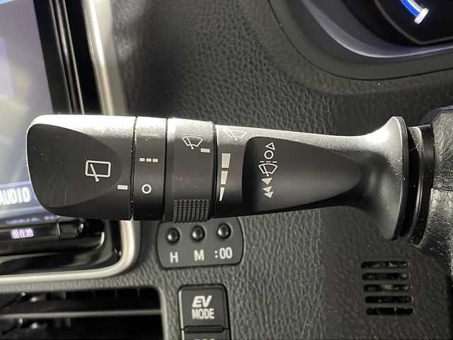 トヨタ ノア ハイブリッド Si ダブルバイビー 沖縄県 2018(平30)年 8.2万km ホワイトパールクリスタルシャイン 禁煙車　/７人乗り　/純正９インチナビ　/（フルセグＴＶ　ＣＤ　ＤＶＤ　Ｂｌｕｅｔｏｏｔｈ）　/純正フリップダウンモニター　/両側パワースライドドア　/前後ドライブレコーダー　/ビルトインＥＴＣ２．０/トヨタセーフティセンス/・プリクラッシュセーフティ/・レーンディパーチャーアラート/・オートマチックハイビーム/クルーズコントロール/ステアリングスイッチ/ハーフレザーシート/シートヒーター/LEDヘッドライト/純正アルミホイール