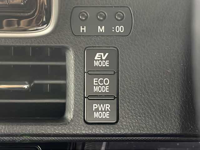 トヨタ ノア ハイブリッド Si ダブルバイビー 沖縄県 2018(平30)年 8.2万km ホワイトパールクリスタルシャイン 禁煙車　/７人乗り　/純正９インチナビ　/（フルセグＴＶ　ＣＤ　ＤＶＤ　Ｂｌｕｅｔｏｏｔｈ）　/純正フリップダウンモニター　/両側パワースライドドア　/前後ドライブレコーダー　/ビルトインＥＴＣ２．０/トヨタセーフティセンス/・プリクラッシュセーフティ/・レーンディパーチャーアラート/・オートマチックハイビーム/クルーズコントロール/ステアリングスイッチ/ハーフレザーシート/シートヒーター/LEDヘッドライト/純正アルミホイール