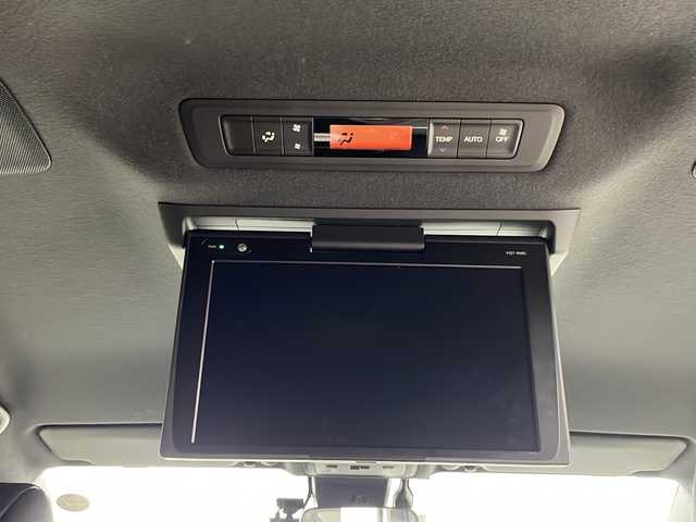 トヨタ ノア ハイブリッド Si ダブルバイビー 沖縄県 2018(平30)年 8.2万km ホワイトパールクリスタルシャイン 禁煙車　/７人乗り　/純正９インチナビ　/（フルセグＴＶ　ＣＤ　ＤＶＤ　Ｂｌｕｅｔｏｏｔｈ）　/純正フリップダウンモニター　/両側パワースライドドア　/前後ドライブレコーダー　/ビルトインＥＴＣ２．０/トヨタセーフティセンス/・プリクラッシュセーフティ/・レーンディパーチャーアラート/・オートマチックハイビーム/クルーズコントロール/ステアリングスイッチ/ハーフレザーシート/シートヒーター/LEDヘッドライト/純正アルミホイール