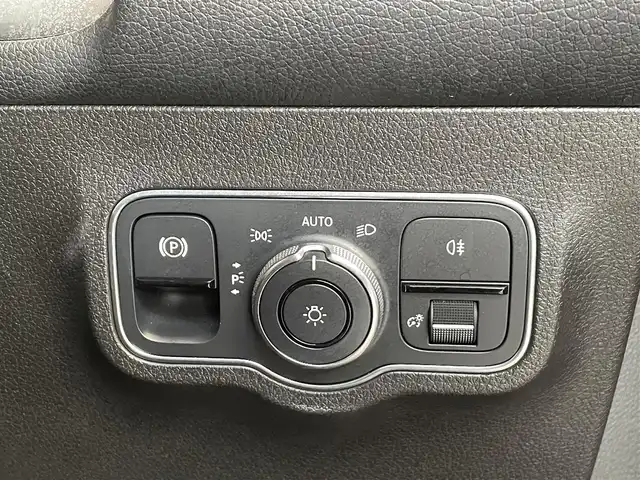 メルセデス・ベンツ ＧＬＢ２００ｄ AMGライン 愛知県 2020(令2)年 5.3万km デジタルホワイト パナメリカーナグリル/純正ナビ/フルセグTV/360度カメラ/バックカメラ/レーダーセーフティパッケージ/ACC/ブラインドスポットアシスト/アンビエントライト/黒ハーフレザー/シートヒーター/パワーバックドア