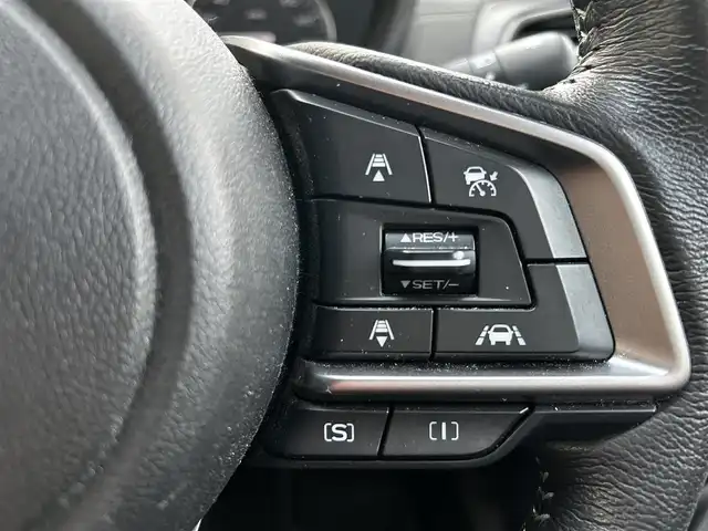 スバル インプレッサ スポーツ 2．0i－S アイサイト 大阪府 2017(平29)年 5.2万km クリスタルホワイトP ワンオーナー/純正SDナビ(CN-LR820DFC)/BT/CD/DVD/SD/TV/バックカメラ/D/N席パワーシート/追従機能付きクルーズコントロール/レーンキープアシスト/ブラインドスポットモニター/ステアリング連動ヘッドライト/純正フロアマット/純正18インチAW/LEDヘッドライト/前後フォグ/オートハイビーム/ヘッドライトウォッシャー/スペアキー/ETC2.0