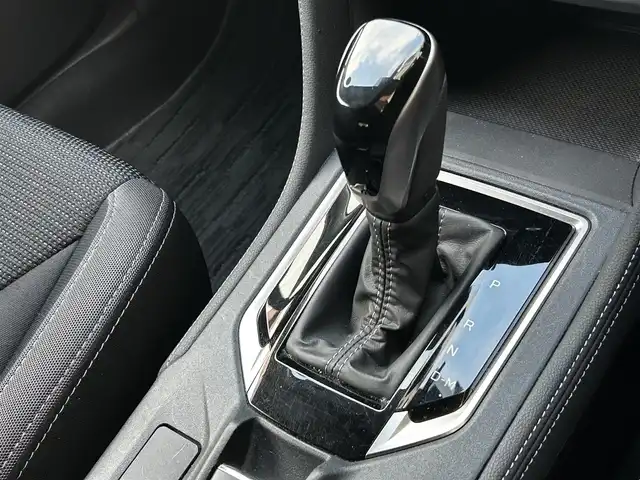 スバル インプレッサ スポーツ 2．0i－S アイサイト 大阪府 2017(平29)年 5.2万km クリスタルホワイトP ワンオーナー/純正SDナビ(CN-LR820DFC)/BT/CD/DVD/SD/TV/バックカメラ/D/N席パワーシート/追従機能付きクルーズコントロール/レーンキープアシスト/ブラインドスポットモニター/ステアリング連動ヘッドライト/純正フロアマット/純正18インチAW/LEDヘッドライト/前後フォグ/オートハイビーム/ヘッドライトウォッシャー/スペアキー/ETC2.0