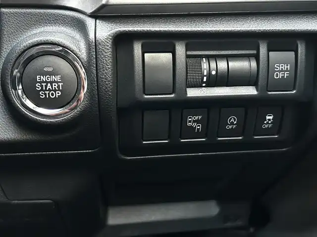 スバル インプレッサ スポーツ 2．0i－S アイサイト 大阪府 2017(平29)年 5.2万km クリスタルホワイトP ワンオーナー/純正SDナビ(CN-LR820DFC)/BT/CD/DVD/SD/TV/バックカメラ/D/N席パワーシート/追従機能付きクルーズコントロール/レーンキープアシスト/ブラインドスポットモニター/ステアリング連動ヘッドライト/純正フロアマット/純正18インチAW/LEDヘッドライト/前後フォグ/オートハイビーム/ヘッドライトウォッシャー/スペアキー/ETC2.0