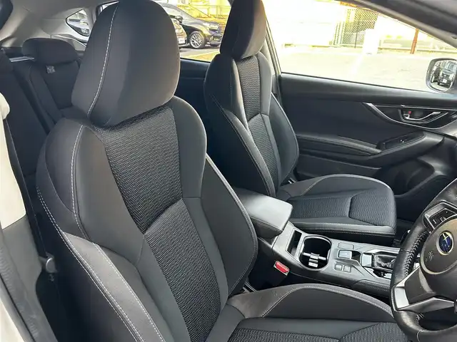 スバル インプレッサ スポーツ 2．0i－S アイサイト 大阪府 2017(平29)年 5.2万km クリスタルホワイトP ワンオーナー/純正SDナビ(CN-LR820DFC)/BT/CD/DVD/SD/TV/バックカメラ/D/N席パワーシート/追従機能付きクルーズコントロール/レーンキープアシスト/ブラインドスポットモニター/ステアリング連動ヘッドライト/純正フロアマット/純正18インチAW/LEDヘッドライト/前後フォグ/オートハイビーム/ヘッドライトウォッシャー/スペアキー/ETC2.0