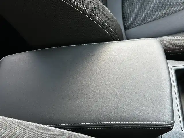 スバル インプレッサ スポーツ 2．0i－S アイサイト 大阪府 2017(平29)年 5.2万km クリスタルホワイトP ワンオーナー/純正SDナビ(CN-LR820DFC)/BT/CD/DVD/SD/TV/バックカメラ/D/N席パワーシート/追従機能付きクルーズコントロール/レーンキープアシスト/ブラインドスポットモニター/ステアリング連動ヘッドライト/純正フロアマット/純正18インチAW/LEDヘッドライト/前後フォグ/オートハイビーム/ヘッドライトウォッシャー/スペアキー/ETC2.0