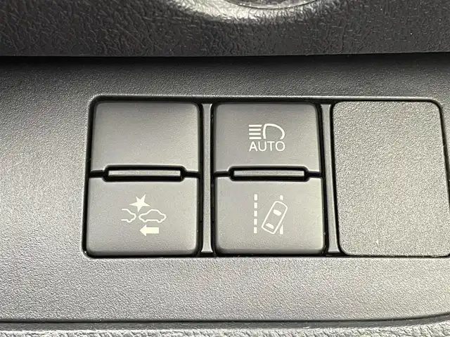 トヨタ シエンタ ハイブリッド G クエロ 宮城県 2018(平30)年 9.4万km ブラックマイカ TRDエアロ/衝突軽減ブレーキ/純正ナビ/・フルセグ/・Bluetooth/フリップダウンモニター/両側パワースライドドア/ビルトインETC2.0/純正16インチアルミホイール/シートヒーター/LEDヘッドライト/フォグランプ/フルセグ/純正ドライブレコーダー/スマートキー/プッシュスタート/スペアキー/保証書