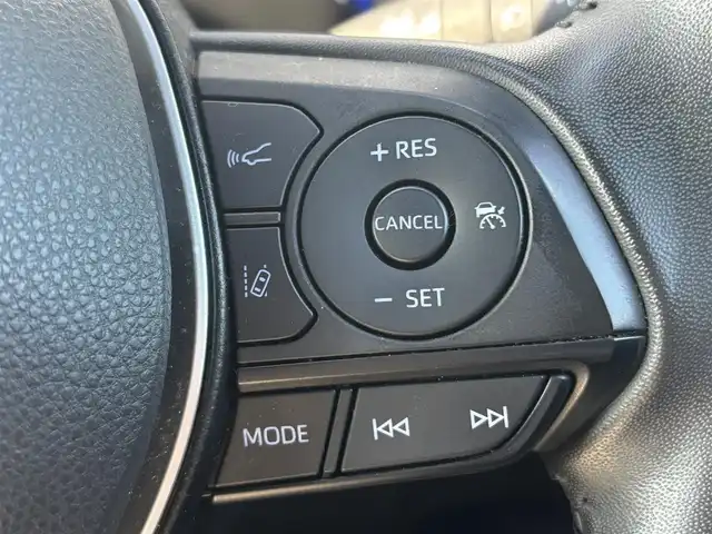 トヨタ カローラ クロス ハイブリッド Z 茨城県 2022(令4)年 3.7万km アティチュードブラックマイカ 純正ディスプレイオーディオ/　(AM/FM/USB/Bluetooth/Miracast)/全方位カメラ/追従型クルーズコントロール/ETC/LEDヘッドライト/ハーフレザーシート/シートヒーター/パワーシート/電動リアゲート/純正アルミホイール/レーンキープアシスト/オートライト/パワーステアリング