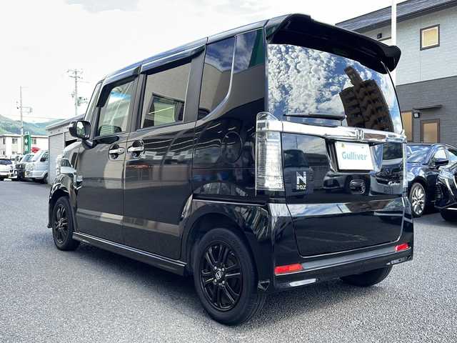 ホンダ Ｎ ＢＯＸ カスタム SSブラックSパッケージ 山形県 2017(平29)年 6.4万km クリスタルブラックパール ・ワンオーナー/・純正ナビ/フルセグ/CD/DVD/Bluetooth/・バックカメラ/・ビルトインETC/・衝突被害軽減システム/・横滑り防止装置/・HIDヘッドライト/・オートライト/・両側パワースライドドア/・前席シートヒーター/・ステアリングスイッチ/・純正AW/・純正マット/・純正エンジンスターター/・スペアキー1本/・保証書/・取扱説明書