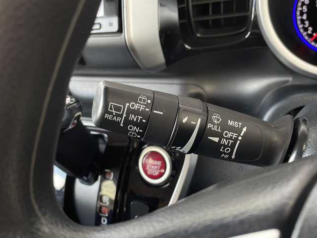 ホンダ Ｎ ＢＯＸ カスタム SSブラックSパッケージ 山形県 2017(平29)年 6.4万km クリスタルブラックパール ・ワンオーナー/・純正ナビ/フルセグ/CD/DVD/Bluetooth/・バックカメラ/・ビルトインETC/・衝突被害軽減システム/・横滑り防止装置/・HIDヘッドライト/・オートライト/・両側パワースライドドア/・前席シートヒーター/・ステアリングスイッチ/・純正AW/・純正マット/・純正エンジンスターター/・スペアキー1本/・保証書/・取扱説明書