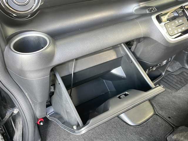ホンダ Ｎ ＢＯＸ カスタム SSブラックSパッケージ 山形県 2017(平29)年 6.4万km クリスタルブラックパール ・ワンオーナー/・純正ナビ/フルセグ/CD/DVD/Bluetooth/・バックカメラ/・ビルトインETC/・衝突被害軽減システム/・横滑り防止装置/・HIDヘッドライト/・オートライト/・両側パワースライドドア/・前席シートヒーター/・ステアリングスイッチ/・純正AW/・純正マット/・純正エンジンスターター/・スペアキー1本/・保証書/・取扱説明書