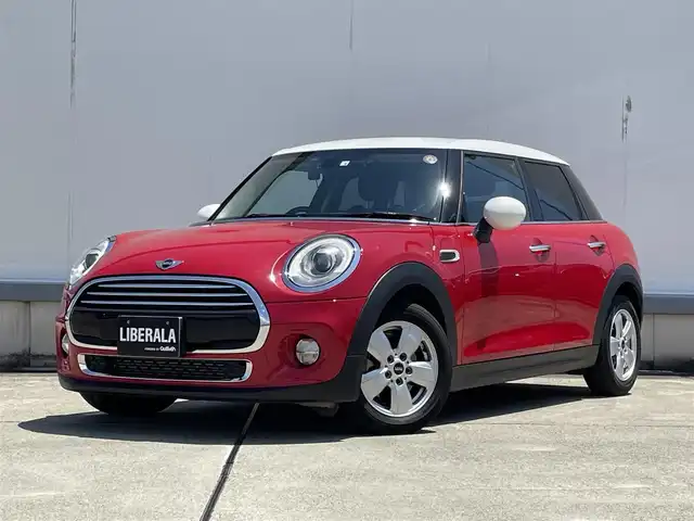 ＭＩＮＩ ミニ クーパー D 東京都 2018(平30)年 2.7万km チリ・レッド 純正ナビ/本革【黒】/シートヒーター/LEDヘッドライト/ドラレコ/アイドリングストップ/オットマン/スペアキー×１　記録簿