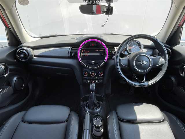 ＭＩＮＩ ミニ クーパー D 東京都 2018(平30)年 2.7万km チリ・レッド 純正ナビ/本革【黒】/シートヒーター/LEDヘッドライト/ドラレコ/アイドリングストップ/オットマン/スペアキー×１　記録簿