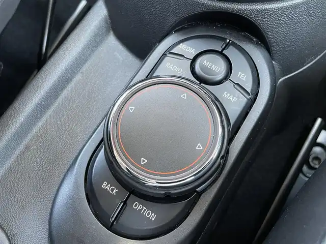 ＭＩＮＩ ミニ クーパー D 東京都 2018(平30)年 2.7万km チリ・レッド 純正ナビ/本革【黒】/シートヒーター/LEDヘッドライト/ドラレコ/アイドリングストップ/オットマン/スペアキー×１　記録簿