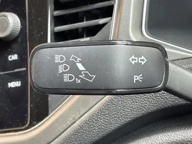 フォルクスワーゲン ＶＷ Ｔ－ロック TDI スタイル デザインPKG 熊本県 2021(令3)年 3.7万km ディープブラックパールエフェクト ・スマートキー/・プッシュスタート/・リアトラフィックアラート/・フロントアシスト/・レーンキープアシスト/・ブラインドスポットモニター/・疲労検知/・オキュバント・プロテクション/・クルーズコントロール(追従式)/・純正メモリナビ/　【Bluetooth・USB・AppleCarPlay・AndroidAuto】/・フルセグTV/・バックカメラ/・ETC2.0/・バーチャルコクピット/・パワーバックドア/・LEDヘッドランプ/・フォグランプ/・純正マット