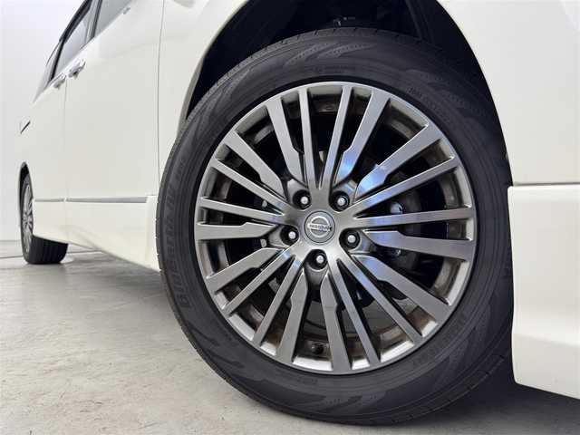 日産 エルグランド 250HWS アーバンクロム 福岡県 2018(平30)年 2.9万km ブリリアントホワイトパール 純正ナビ(CD DVD BT フルセグ) /後席モニター /全方位カメラ /ETC /前方ドライブレコーダー　/両側パワースライドドア　/クルーズコントロール　/オートライト /LEDヘッドライト　/フォグランプ