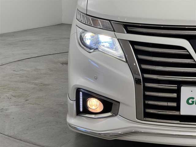 日産 エルグランド 250HWS アーバンクロム 福岡県 2018(平30)年 2.9万km ブリリアントホワイトパール 純正ナビ(CD DVD BT フルセグ) /後席モニター /全方位カメラ /ETC /前方ドライブレコーダー　/両側パワースライドドア　/クルーズコントロール　/オートライト /LEDヘッドライト　/フォグランプ